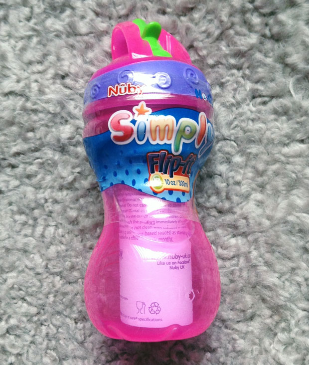 https://amumreviews.co.uk/wp-content/uploads/2015/04/N%C3%BBby-Simply-Flip-It-Beaker-Review-A-Mum-Reviews-1.jpg