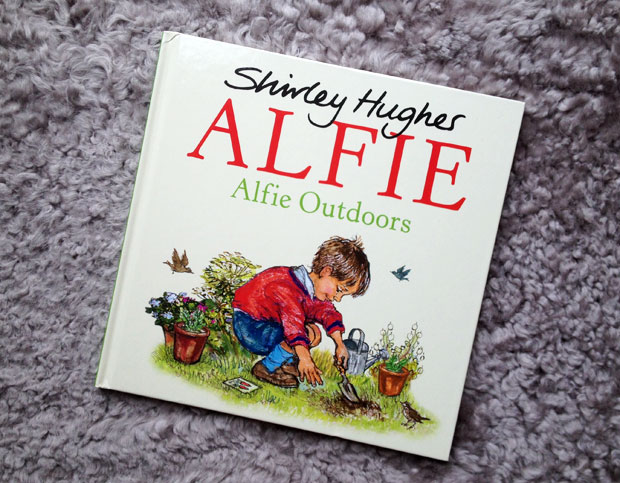 Book Review: Alfie Outdoors by Shirley Hughes 