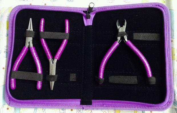 JillyBeads Review: 'It's A Gift' Necklace Kit & 3 Piece Pliers Set A Mum Reviews