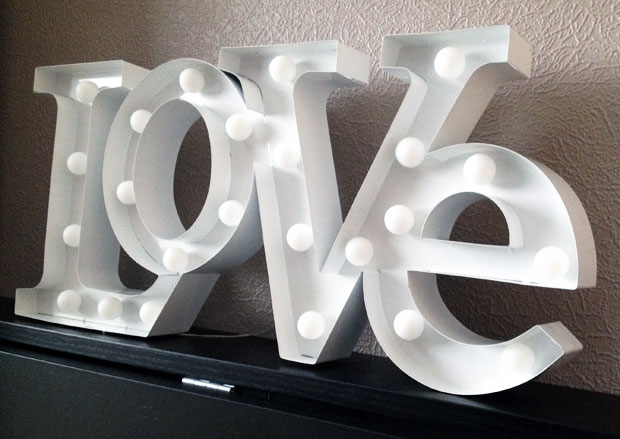 LOVE Shaped Wall Hanging Light Review - Valuelights A Mum Reviews