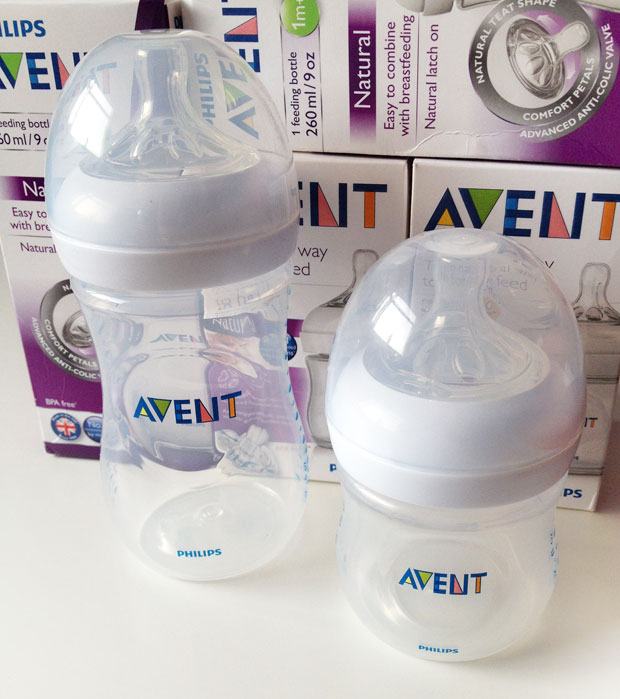 Philips avent Natural Response Pack: 1 Baby Bottle 125ml + 2 Baby Bottles  260ml + 1 Baby Bottle Cleaning Brush Clear