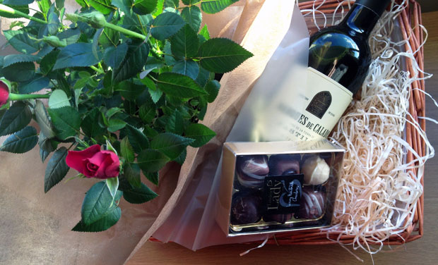 Blossoming Gifts Christmas Red Wine Hamper Review + Giveaway A Mum Reviews