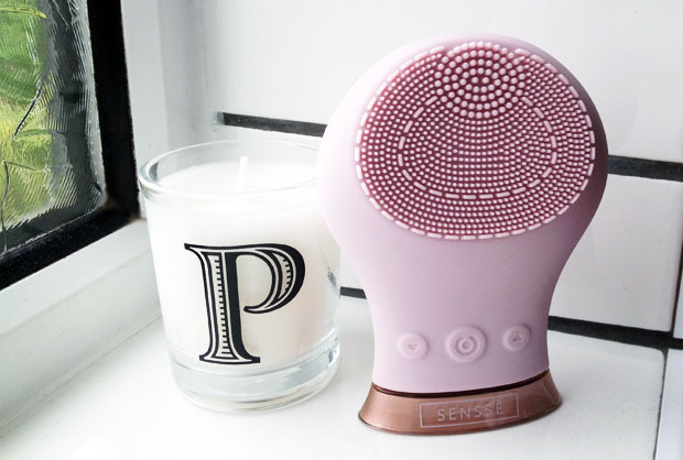 Review & Giveaway: SENSSE Silicone Facial Cleansing Brush A Mum Reviews