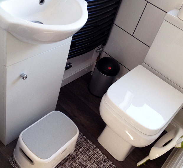 Review: OXO Tot Toilet Seat Trainer & Drinking Cups - HodgePodgeDays