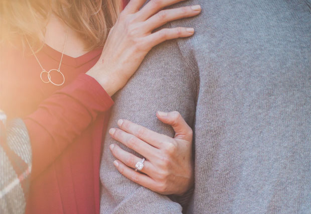 How to Choose an Engagement Ring That She'll Love A Mum Reviews
