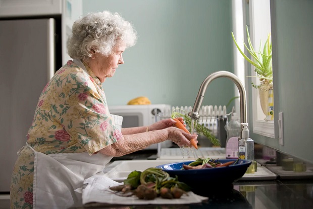 Providing Your Elderly Parents With the Care They Need To Age at Home