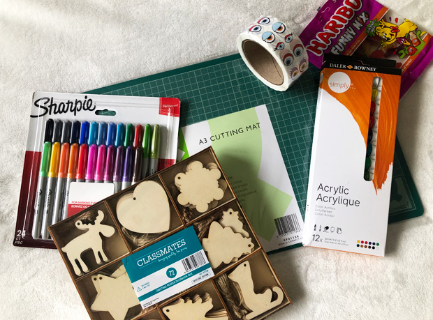 A Fun Christmas Craft Activity + Craft Supply Giveaway! 