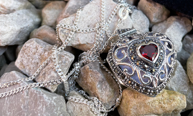 Garnet Vintage Heart Locket | Silver