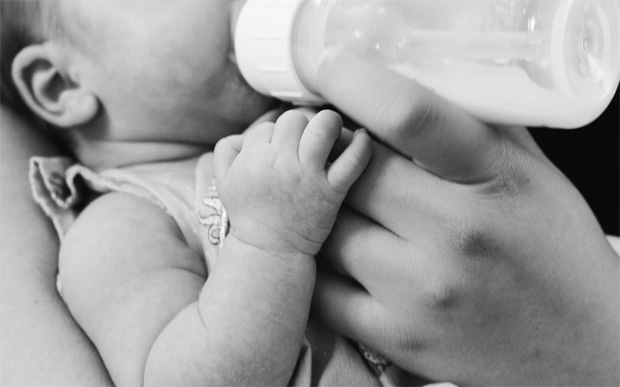 6 Useful Tips For Bottle-feeding Your Baby