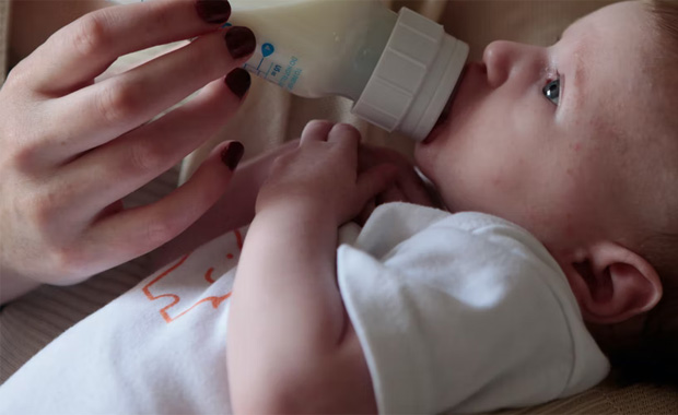 6 Useful Tips For Bottle-feeding Your Baby