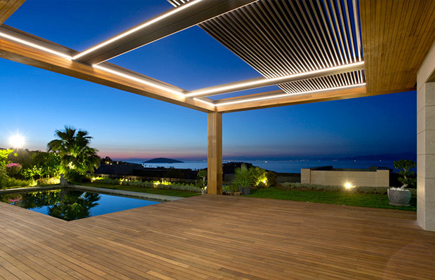 The Benefits of a Pergola With Roof