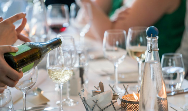 How To Host a Successful Dinner Party Event
