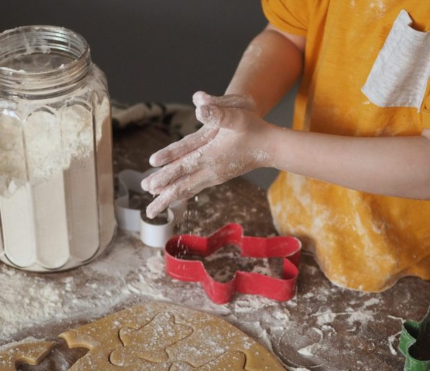 teaching kids how to bake