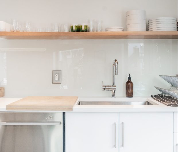 Picking A Colour For Your Glass Splashback