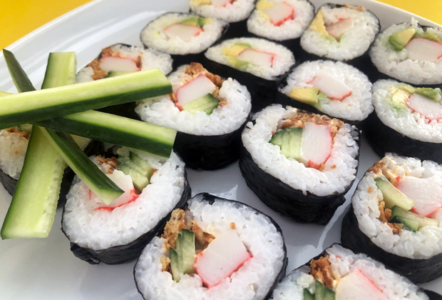 Kelly Loves Sushi Kit & Snacks Review