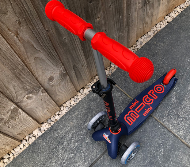 børste Læs Anstændig Micro Scooters Mini Micro Deluxe Foldable Scooter Review - A Mum Reviews