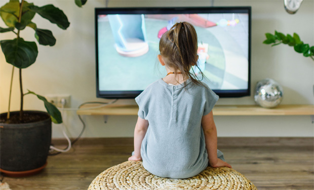 When is the Right Time to Put a TV in your Child’s Bedroom? A Mum Reviews