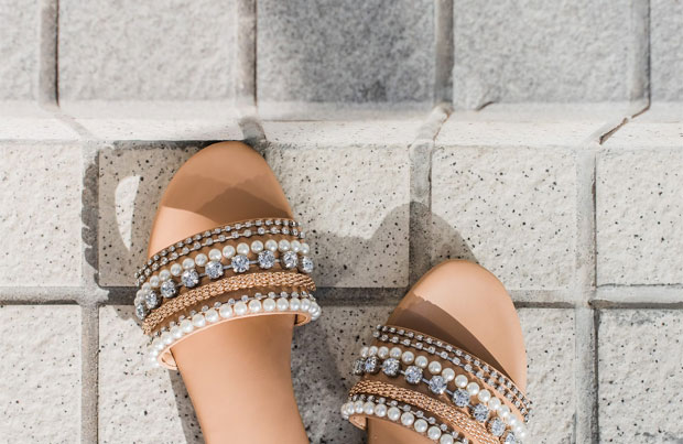 Flat Sandals with Jewels - An Essential Accessory for the Modern Woman