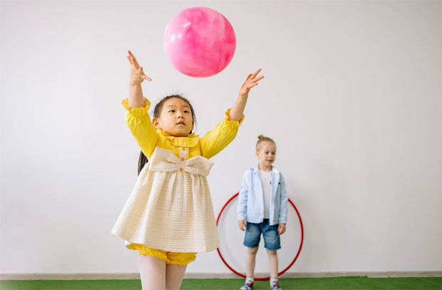 How to Entertain Energetic Kids Indoors on a Rainy Day