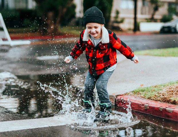 How to Entertain Energetic Kids Indoors on a Rainy Day