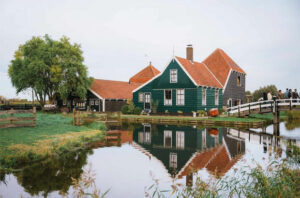 Keukenhof and Zaanse Schans Day Tour: Exploring Dutch Beauty