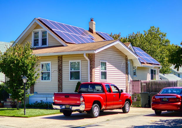 Going Solar? Here's How to Choose the Best Solar Panel Installer