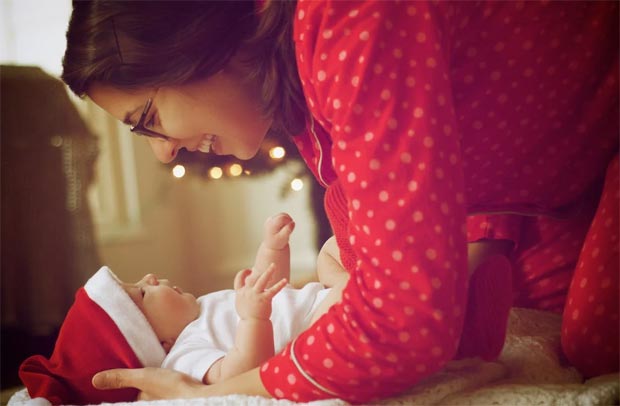Pump in Style: How to Prepare for Christmas Celebrations with a New Baby