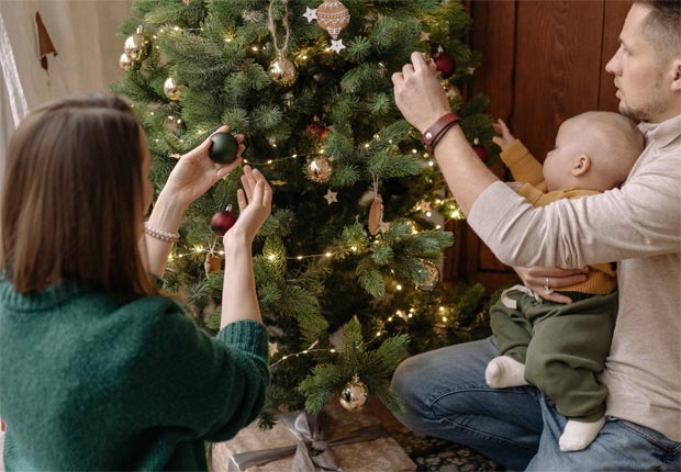 Pump in Style: How to Prepare for Christmas Celebrations with a New Baby