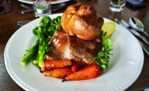 How to Savour the Perfect Sunday Roast Night Out: A Bistro Adventure