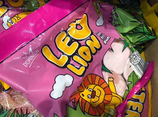 Aldi vegan foam sweets, aldi vegan pig sweets, leo lion vegan sweets