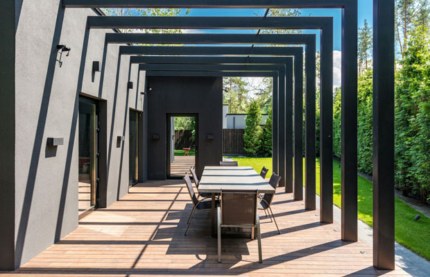 How Composite Decking is Revolutionising Garden Design