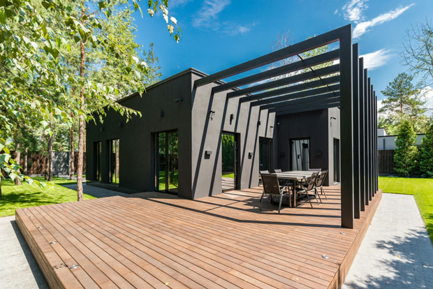 How Composite Decking is Revolutionising Garden Design