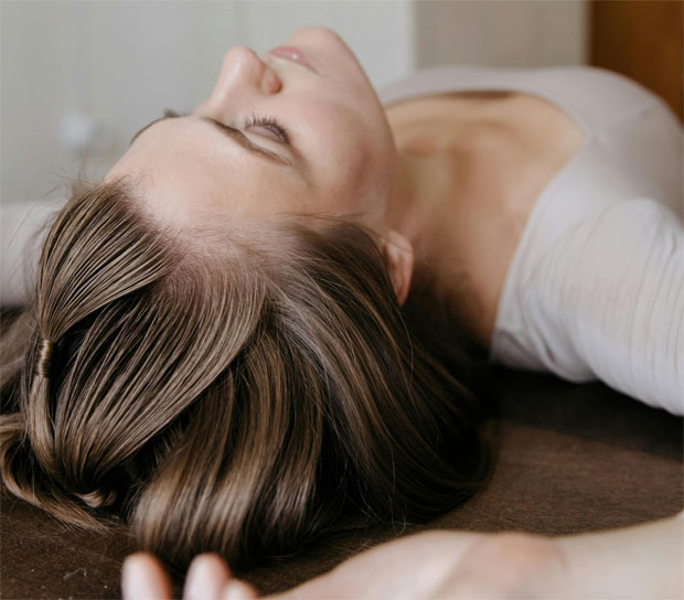 How Fibromyalgia Pain Clinics Use Magnetic Stimulation Therapy to Reduce Medication Dependence