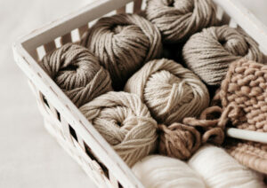 How to Choose the Right Yarn for Your First Ladies’ Jumper